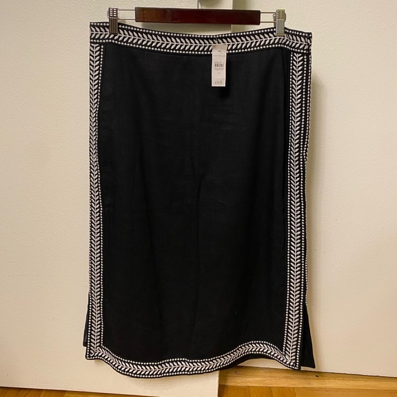 NWT Ann Taylor midi skirt, size 12. - Picture 1 of 4